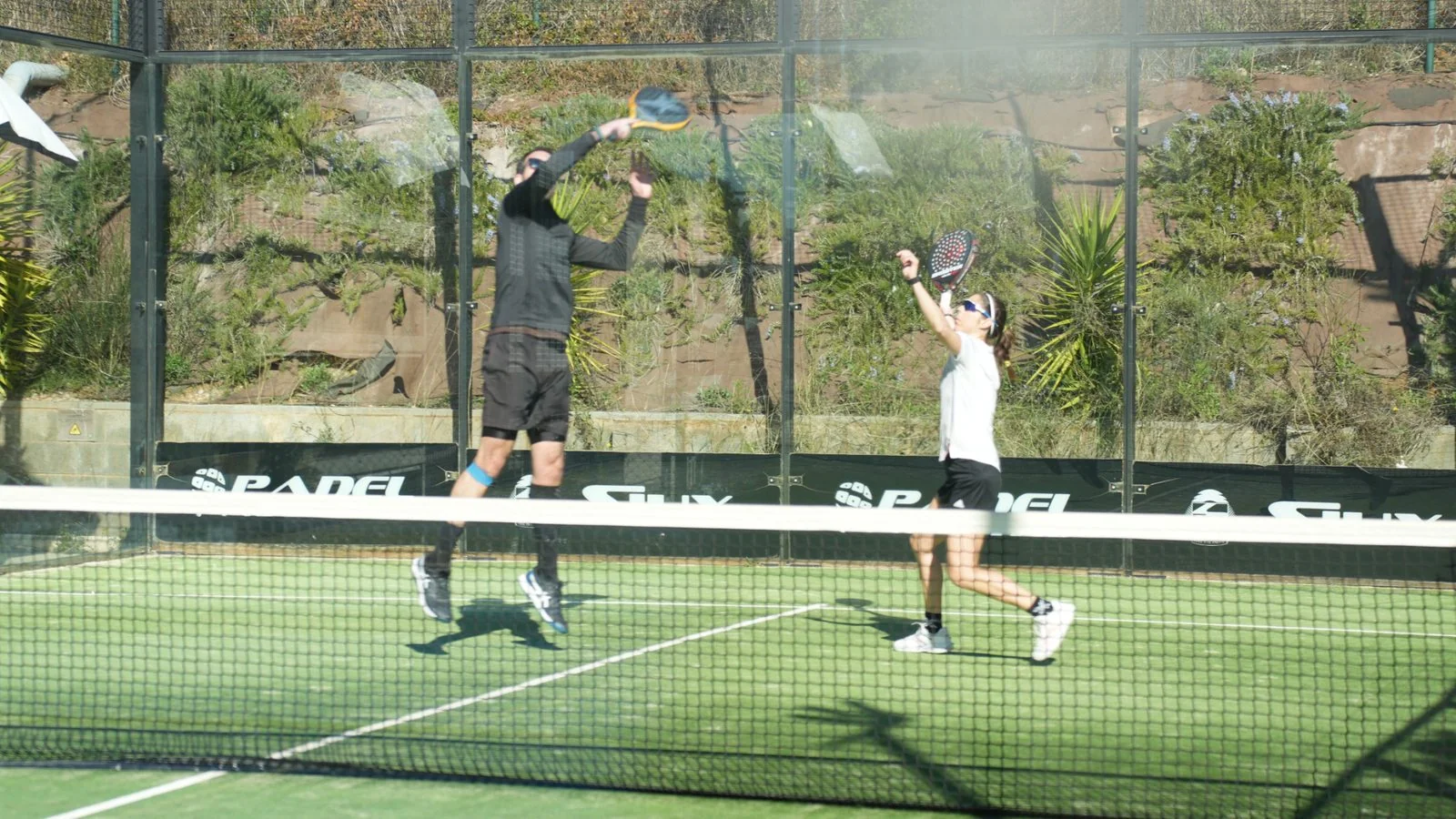 Evento de padel corporativo en pista en Barcelona - PRISMA PADEL